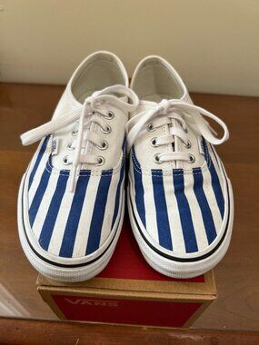 Vans Urban Outfitters blue/white Authentics sneakers. New in box. w7/m5.5.